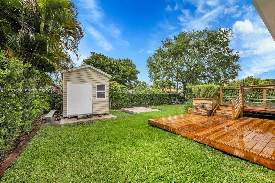 Active With Contract: $925,000 (3 beds, 3 baths, 2249 Square Feet)