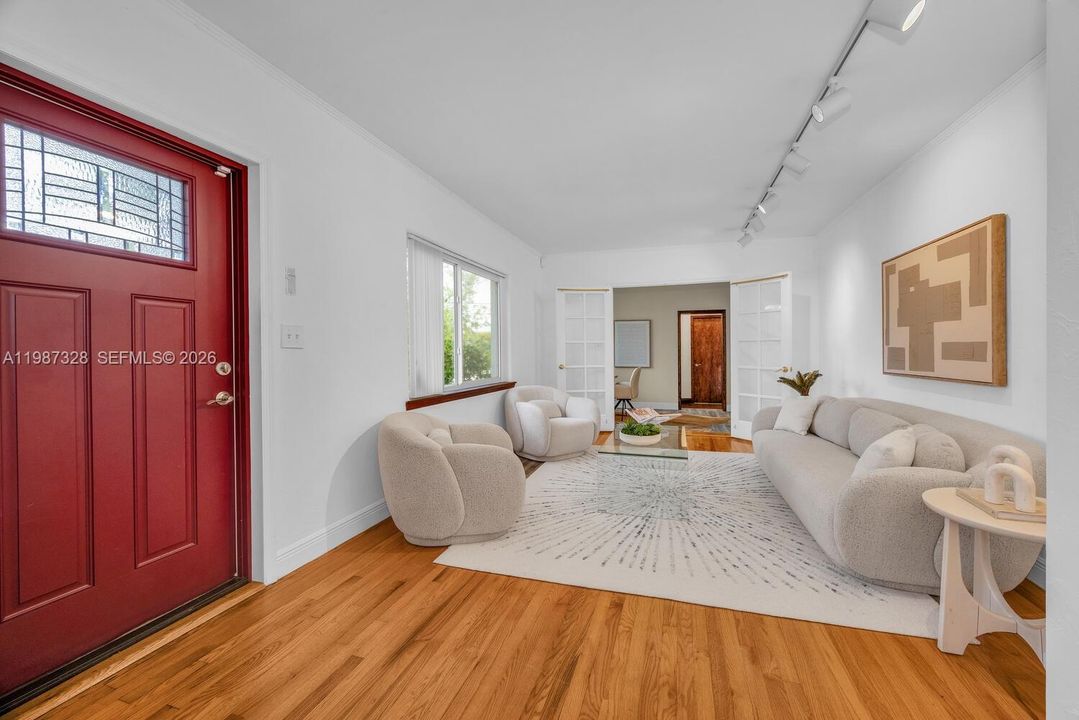 Active With Contract: $925,000 (3 beds, 3 baths, 2249 Square Feet)