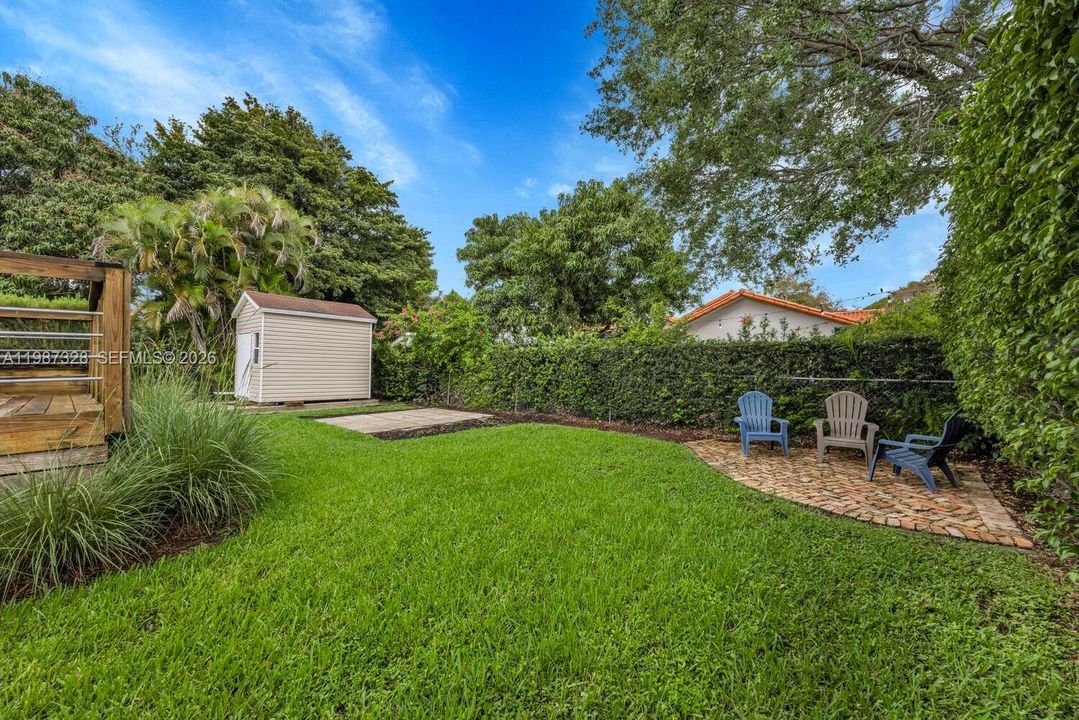 Active With Contract: $925,000 (3 beds, 3 baths, 2249 Square Feet)