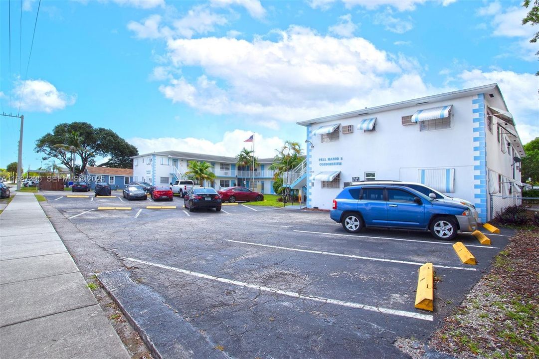 待售: $135,000 (1 贝兹, 1 浴室, 620 平方英尺)