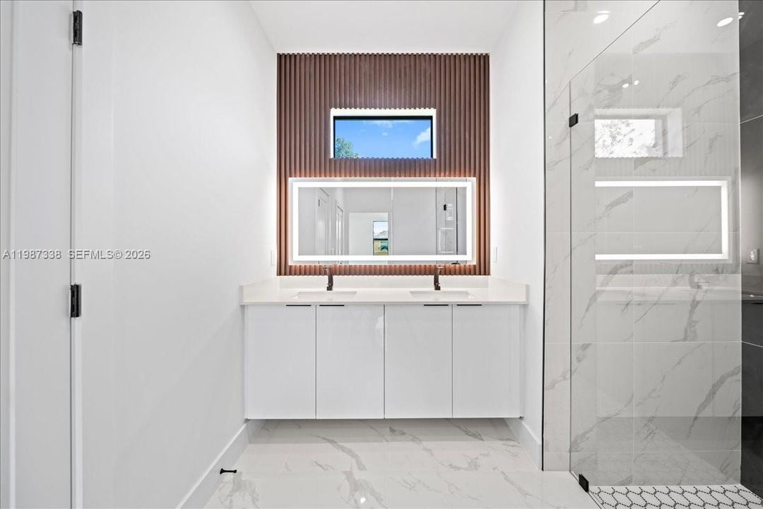 Под контрактом: $369,000 (4 спален, 2 ванн, 0 Квадратных фут)