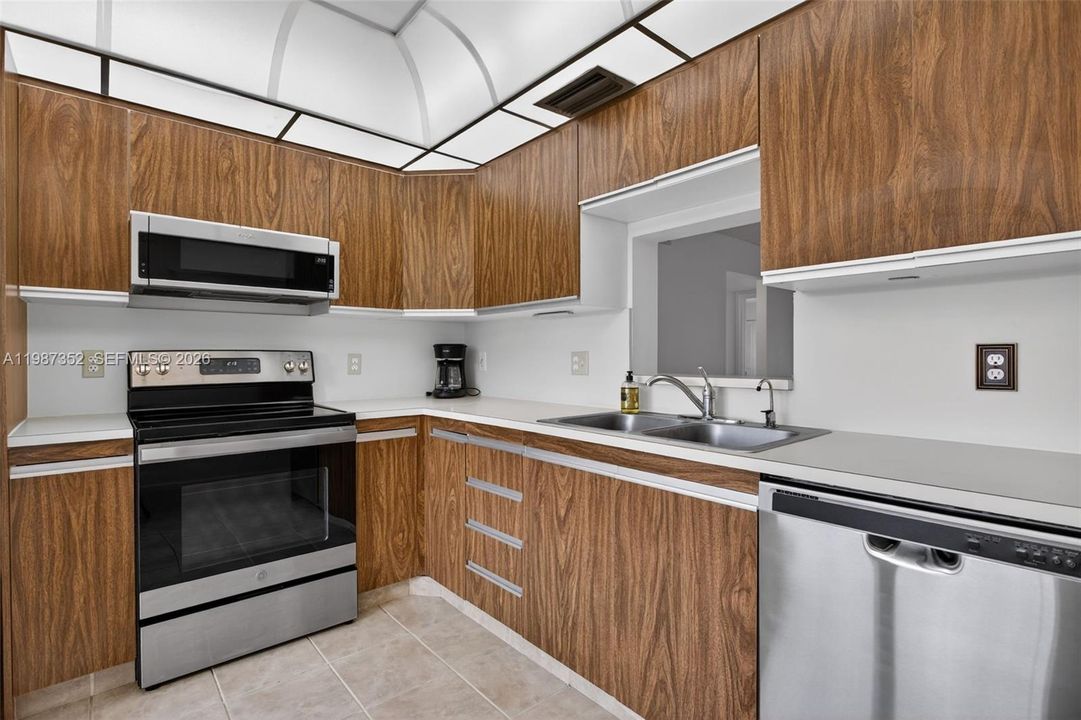 Well maintained kitchen and unit