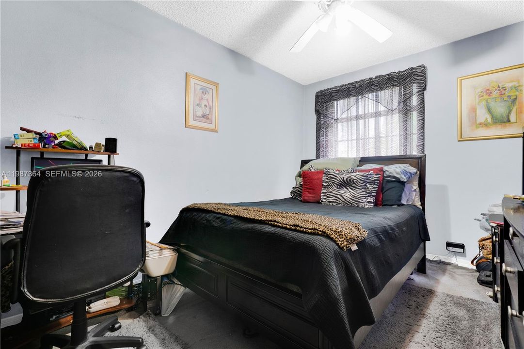 Activo con contrato: $550,000 (3 camas, 2 baños, 1580 Pies cuadrados)