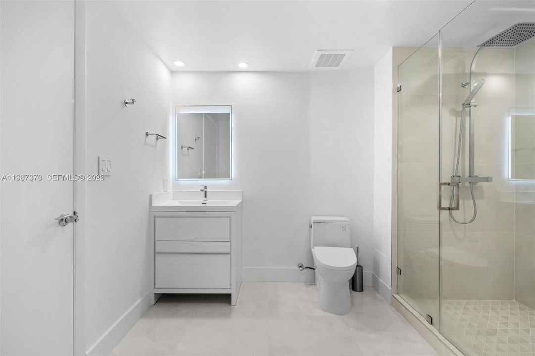 For Sale: $755,000 (2 beds, 1 baths, 1086 Square Feet)