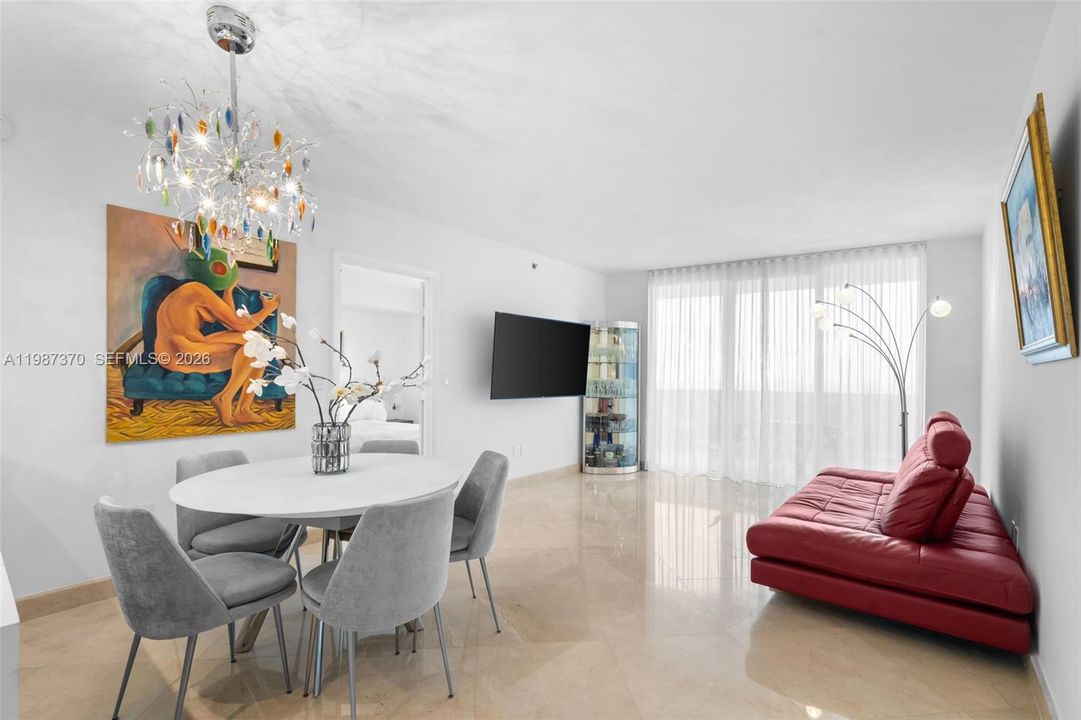 For Sale: $755,000 (2 beds, 1 baths, 1086 Square Feet)