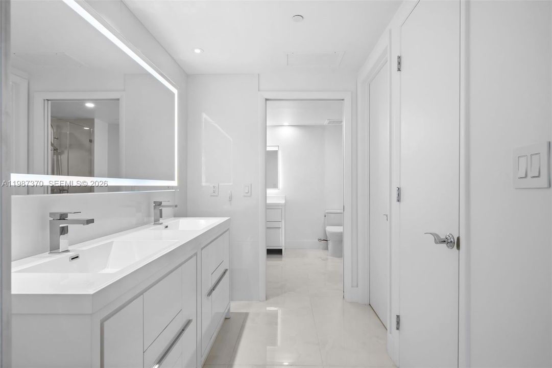 For Sale: $755,000 (2 beds, 1 baths, 1086 Square Feet)