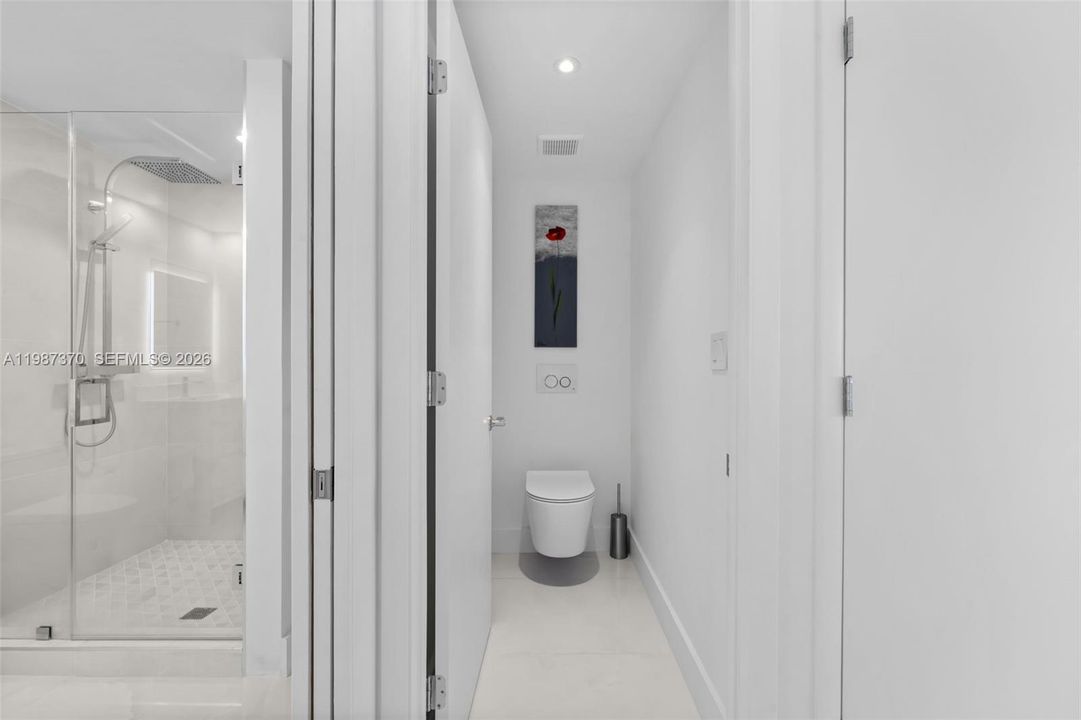 For Sale: $755,000 (2 beds, 1 baths, 1086 Square Feet)