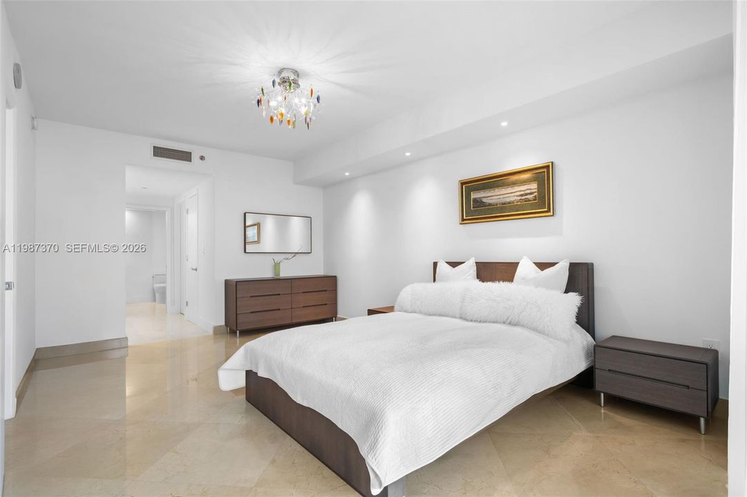 For Sale: $755,000 (2 beds, 1 baths, 1086 Square Feet)