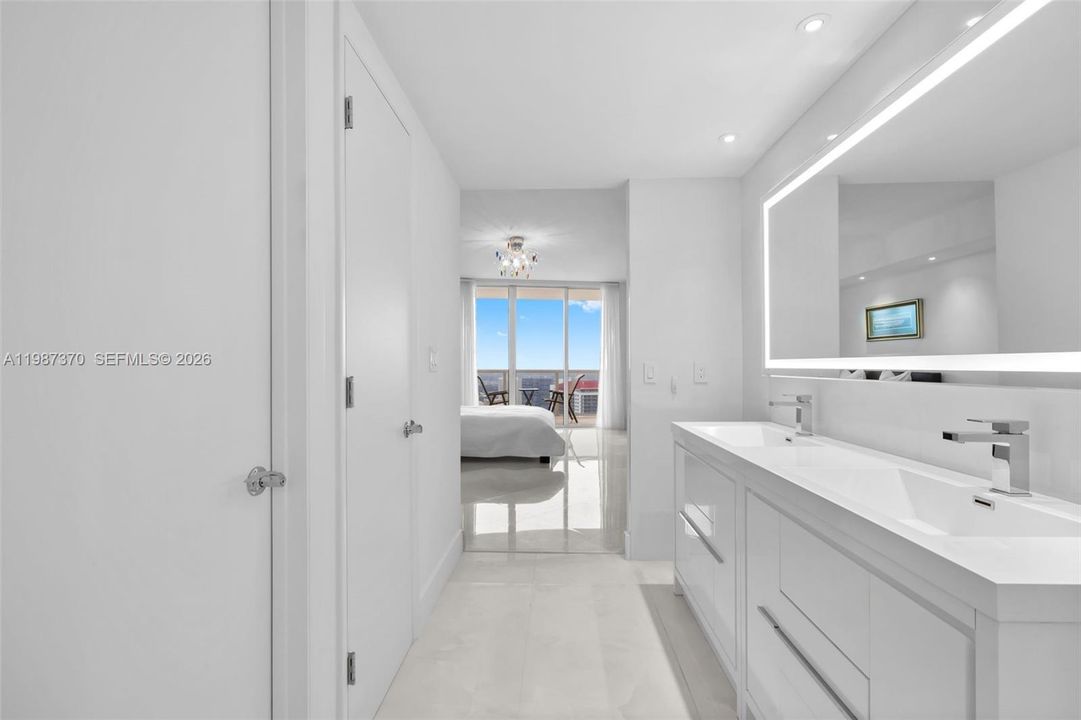 For Sale: $755,000 (2 beds, 1 baths, 1086 Square Feet)