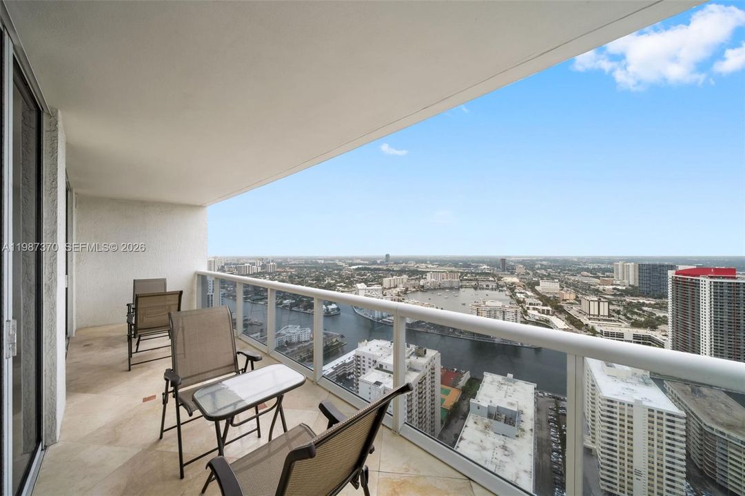For Sale: $755,000 (2 beds, 1 baths, 1086 Square Feet)