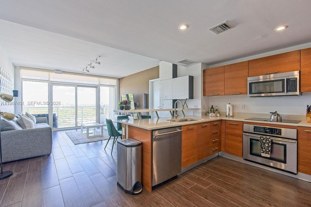 For Sale: $770,000 (2 beds, 2 baths, 1146 Square Feet)