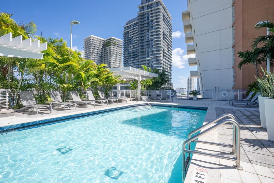 For Sale: $770,000 (2 beds, 2 baths, 1146 Square Feet)