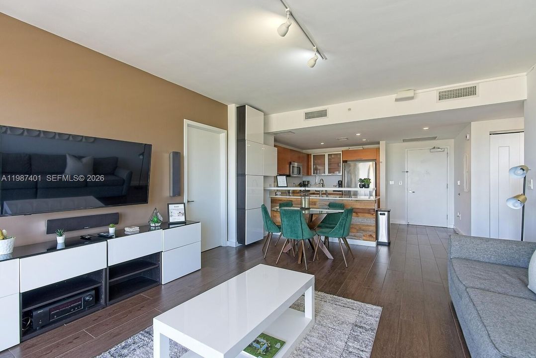 For Sale: $770,000 (2 beds, 2 baths, 1146 Square Feet)