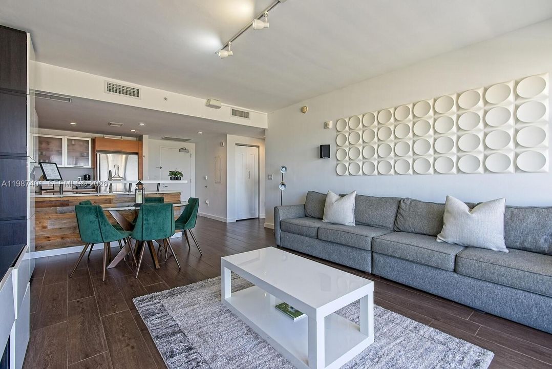 For Sale: $770,000 (2 beds, 2 baths, 1146 Square Feet)