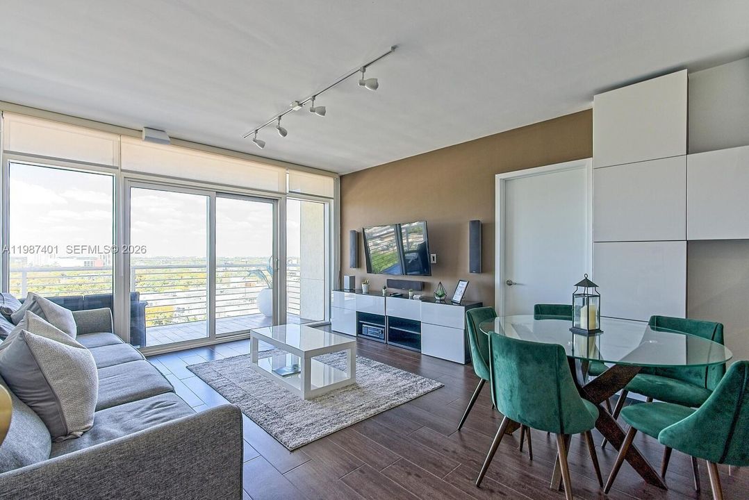 For Sale: $770,000 (2 beds, 2 baths, 1146 Square Feet)