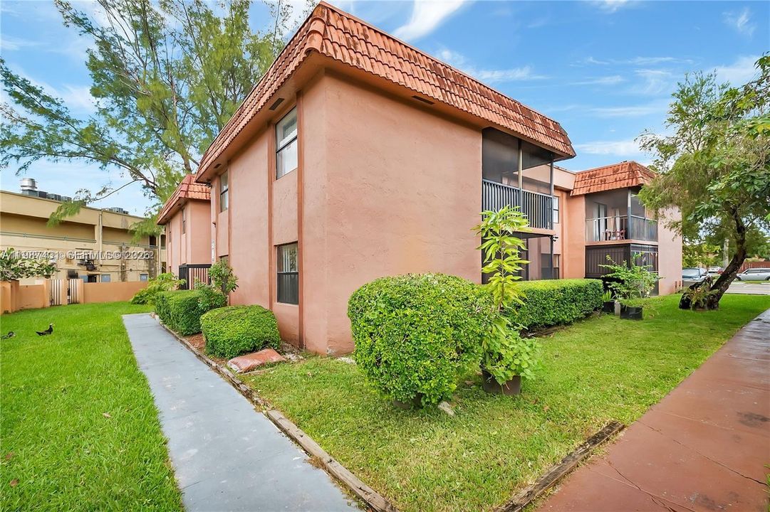 На продажу: $298,000 (3 спален, 2 ванн, 980 Квадратных фут)