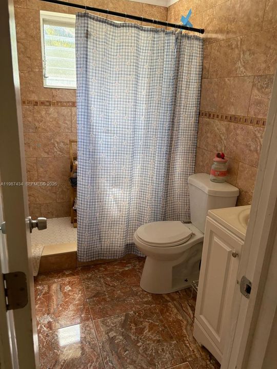 For Rent: $900 (3 beds, 2 baths, 1000 Square Feet)