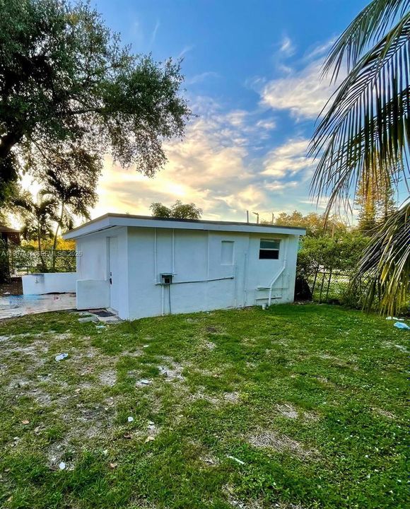 Recently Rented: $1,000 (1 beds, 1 baths, 1739 Square Feet)