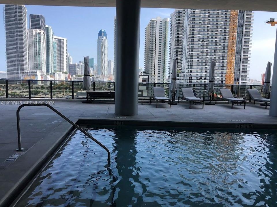 For Sale: $440,000 (1 beds, 1 baths, 850 Square Feet)
