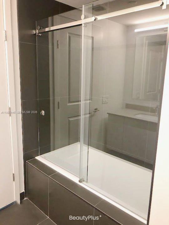 For Sale: $440,000 (1 beds, 1 baths, 850 Square Feet)