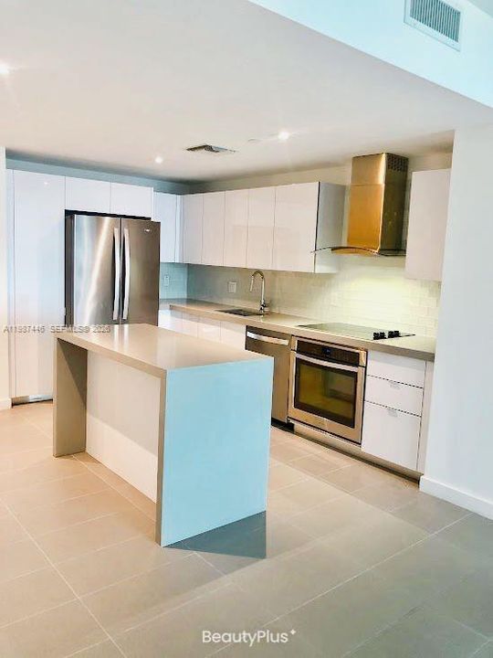 For Sale: $440,000 (1 beds, 1 baths, 850 Square Feet)
