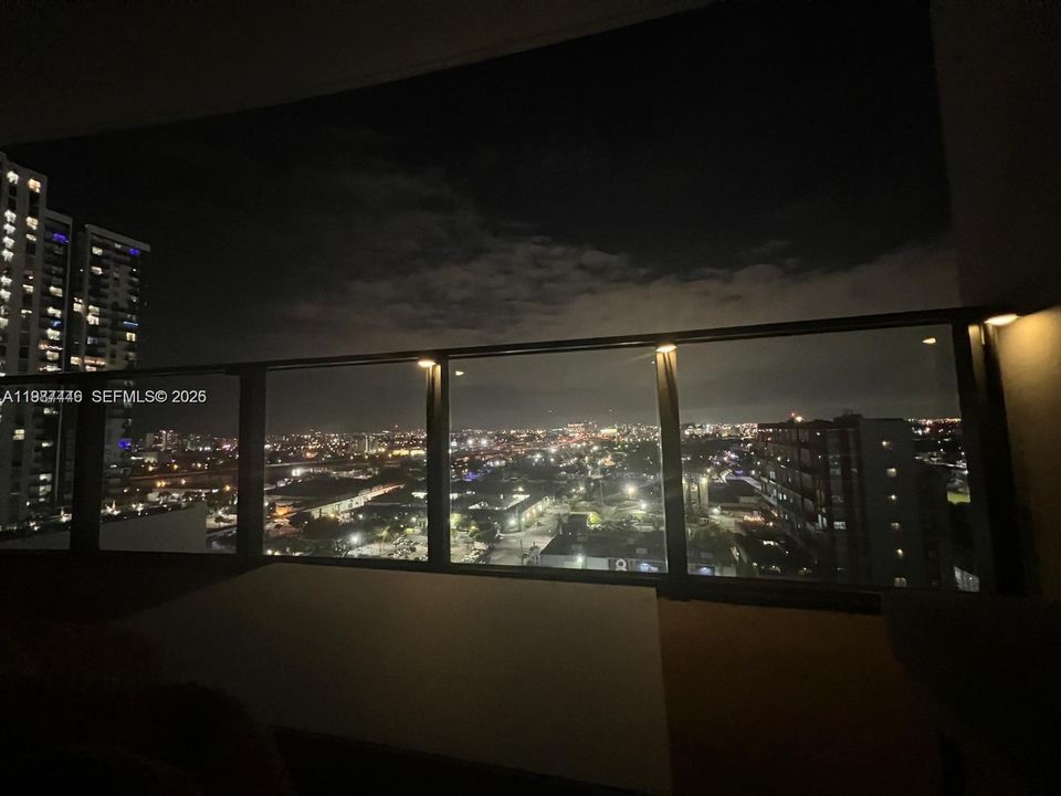 For Sale: $440,000 (1 beds, 1 baths, 850 Square Feet)