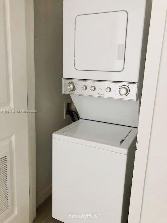For Sale: $440,000 (1 beds, 1 baths, 850 Square Feet)