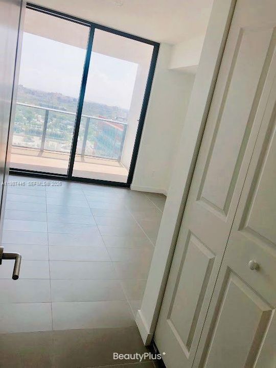 For Sale: $440,000 (1 beds, 1 baths, 850 Square Feet)