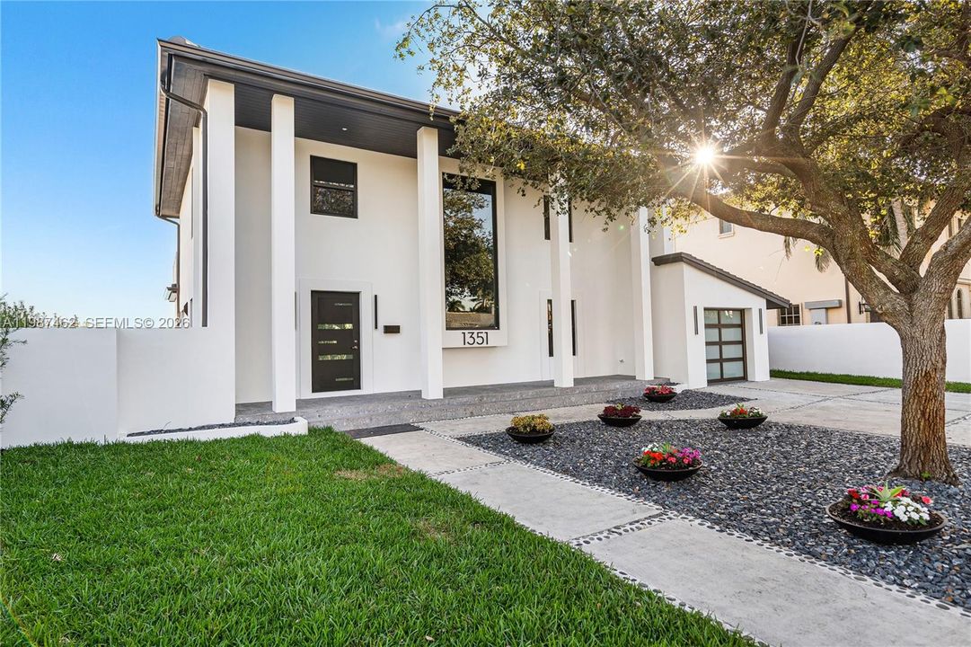Elegant 2 story classical modern