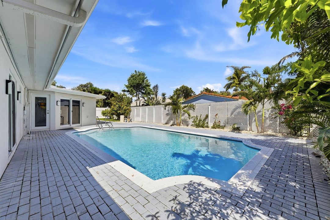 POOL/BACKYARD
