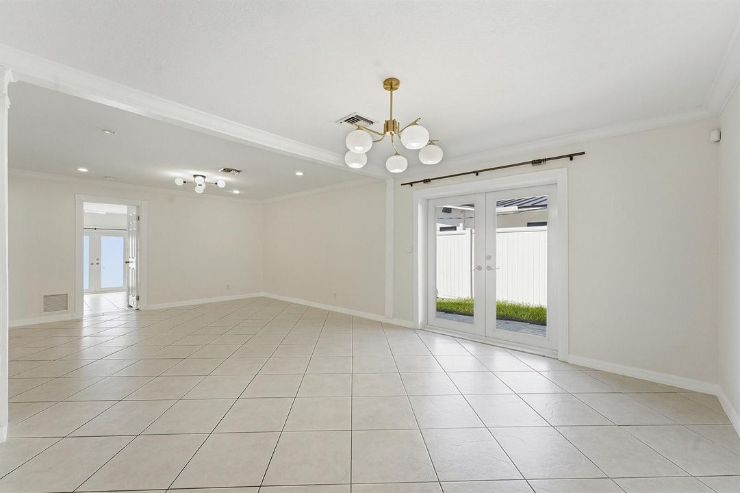 DINING/LIVING ROOM