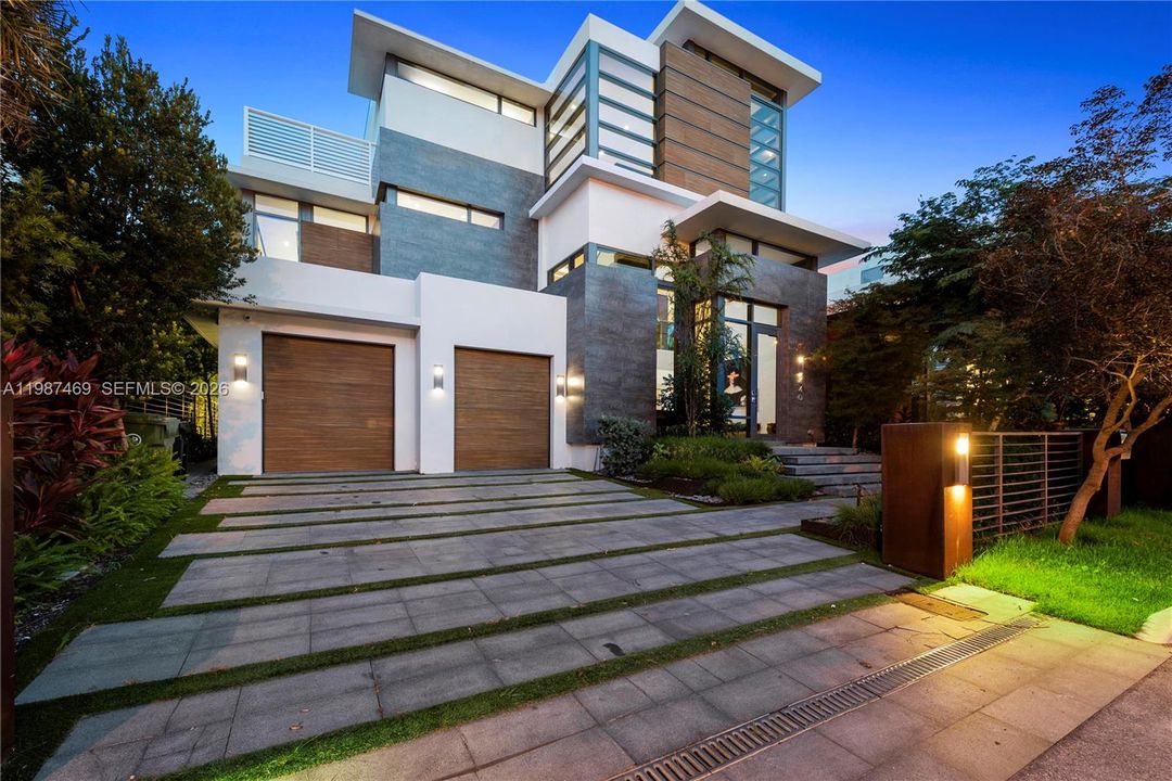 На продажу: $9,200,000 (6 спален, 5 ванн, 6545 Квадратных фут)