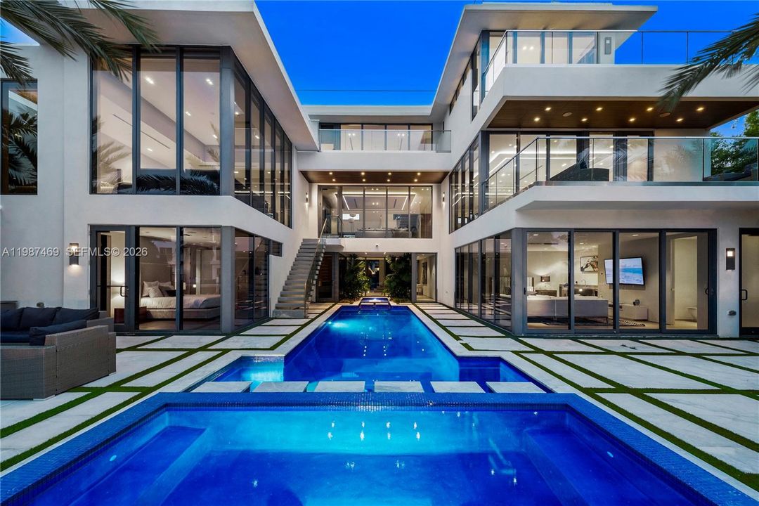 На продажу: $9,200,000 (6 спален, 5 ванн, 6545 Квадратных фут)