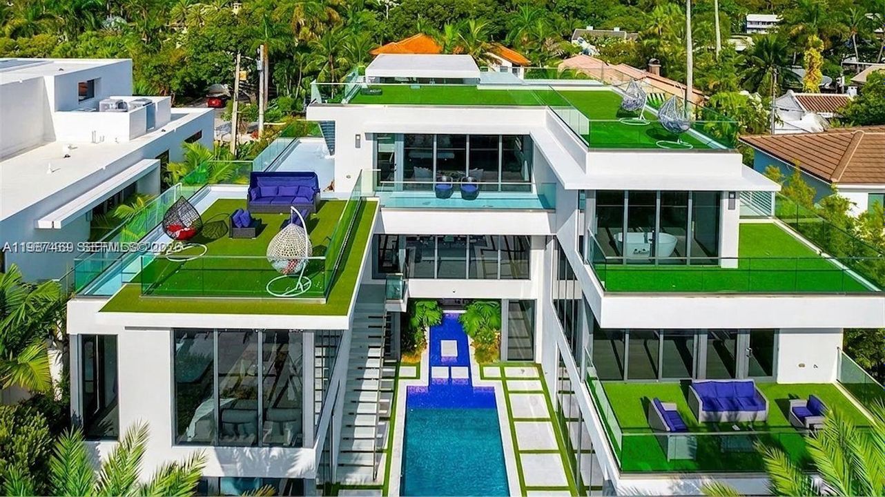 На продажу: $9,200,000 (6 спален, 5 ванн, 6545 Квадратных фут)