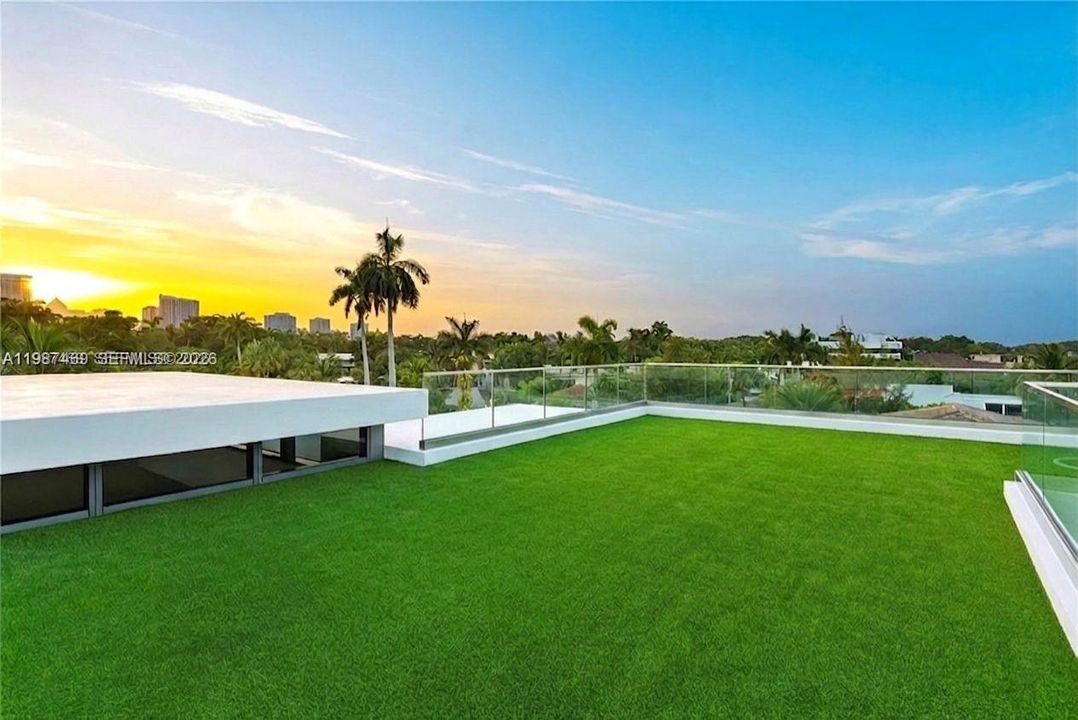 На продажу: $9,200,000 (6 спален, 5 ванн, 6545 Квадратных фут)