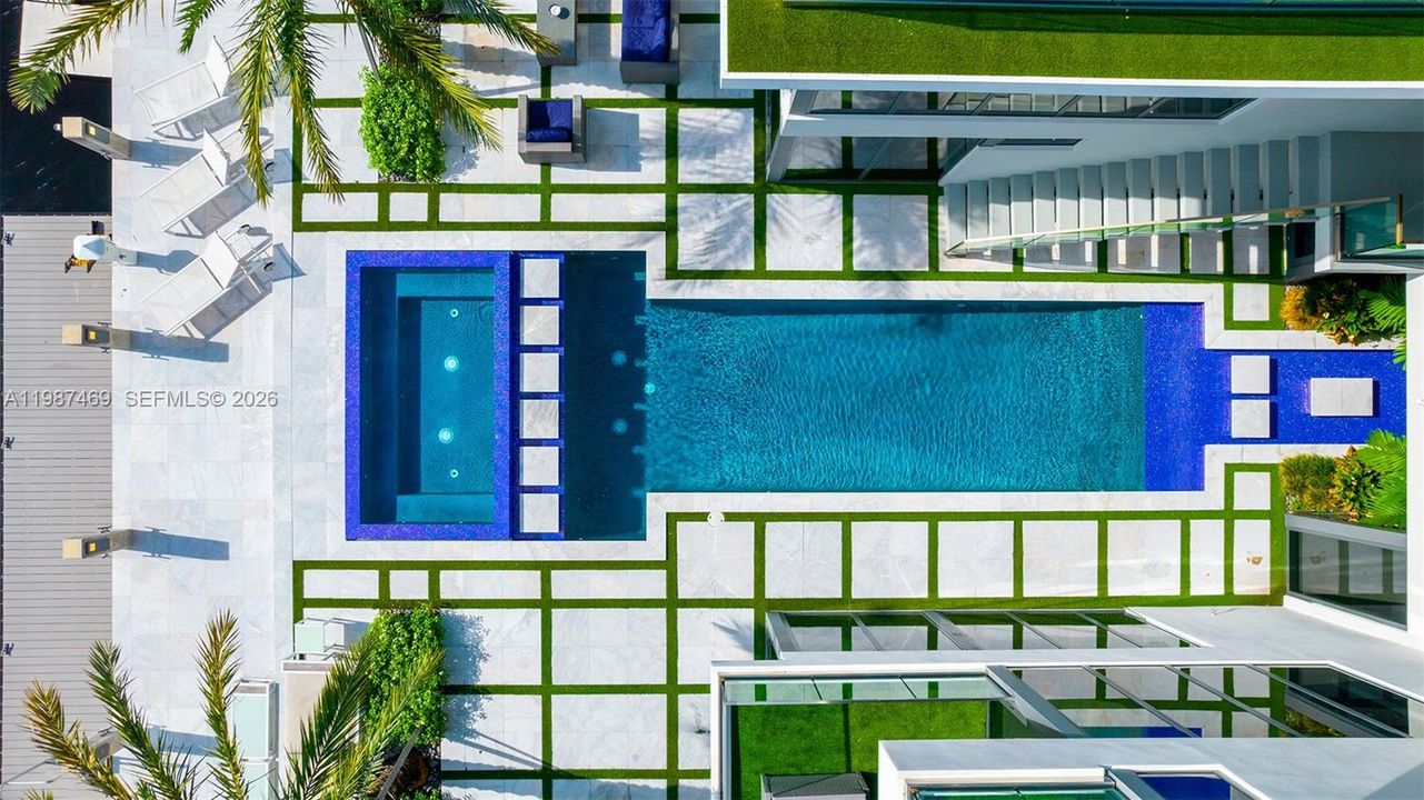 На продажу: $9,200,000 (6 спален, 5 ванн, 6545 Квадратных фут)
