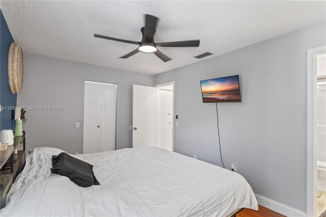 Vendido Recientemente: $274,900 (3 camas, 2 baños, 1189 Pies cuadrados)