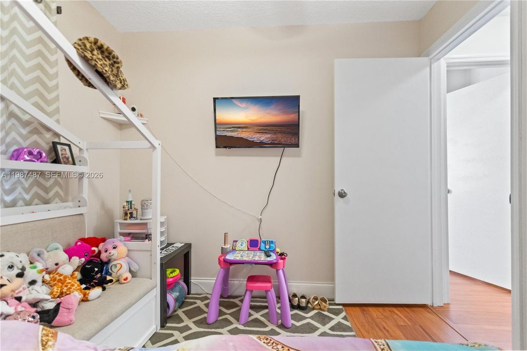 Vendido Recientemente: $274,900 (3 camas, 2 baños, 1189 Pies cuadrados)