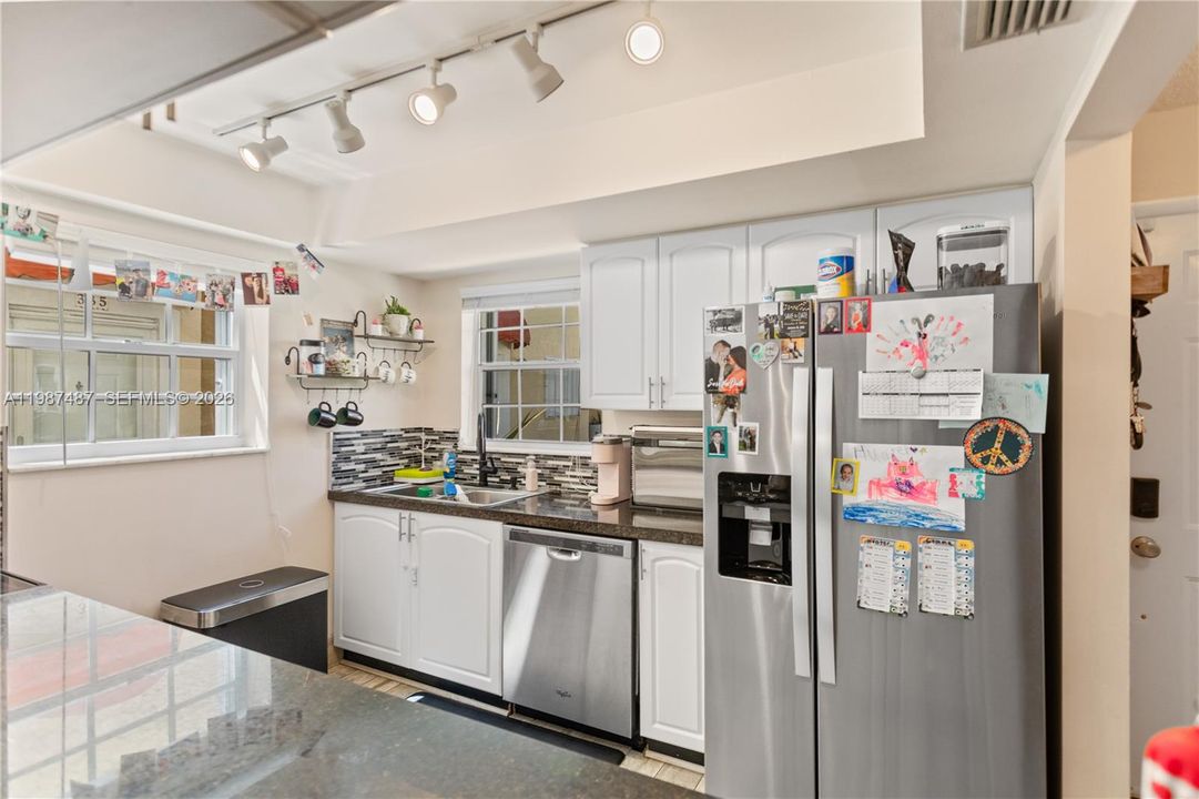 Vendido Recientemente: $274,900 (3 camas, 2 baños, 1189 Pies cuadrados)