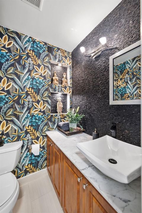 1/2 Bathroom Powder Room