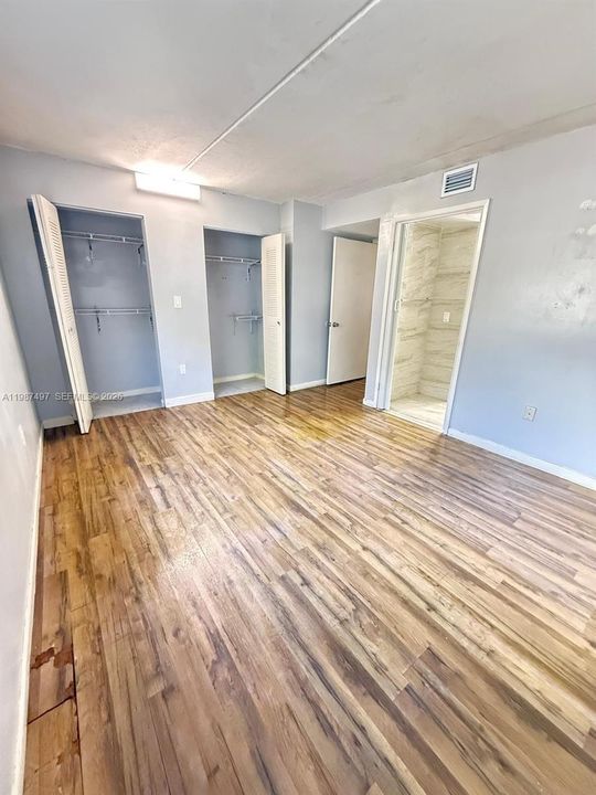 待售: $275,000 (2 贝兹, 2 浴室, 1041 平方英尺)