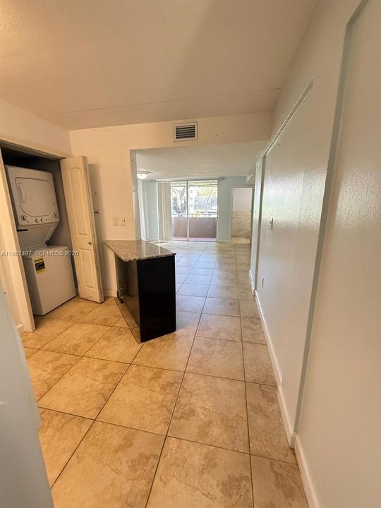 待售: $275,000 (2 贝兹, 2 浴室, 1041 平方英尺)