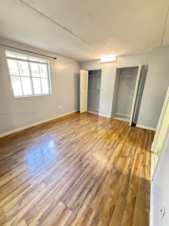 待售: $275,000 (2 贝兹, 2 浴室, 1041 平方英尺)