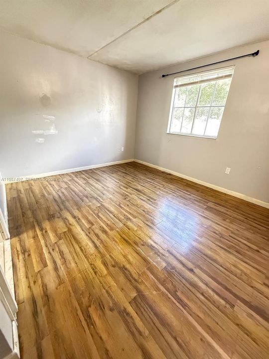 待售: $275,000 (2 贝兹, 2 浴室, 1041 平方英尺)