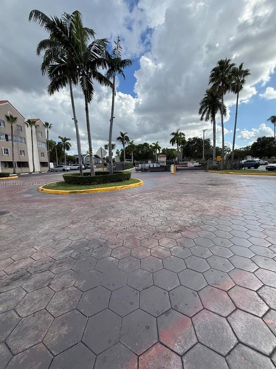 待售: $275,000 (2 贝兹, 2 浴室, 1041 平方英尺)