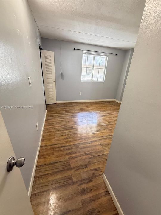 待售: $275,000 (2 贝兹, 2 浴室, 1041 平方英尺)