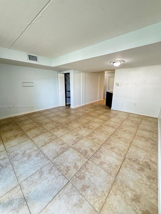 待售: $275,000 (2 贝兹, 2 浴室, 1041 平方英尺)