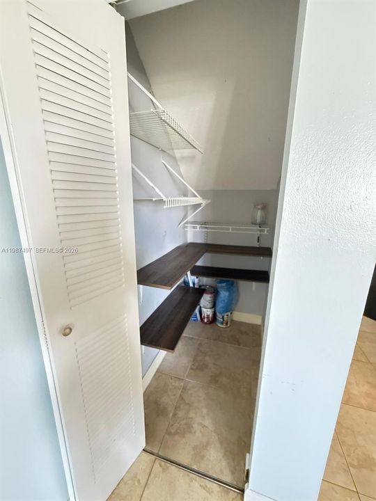 待售: $275,000 (2 贝兹, 2 浴室, 1041 平方英尺)