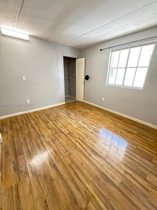 待售: $275,000 (2 贝兹, 2 浴室, 1041 平方英尺)