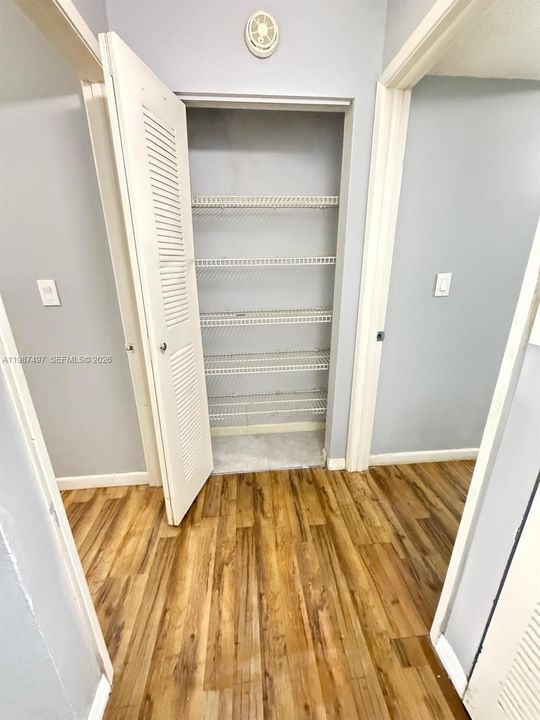 待售: $275,000 (2 贝兹, 2 浴室, 1041 平方英尺)